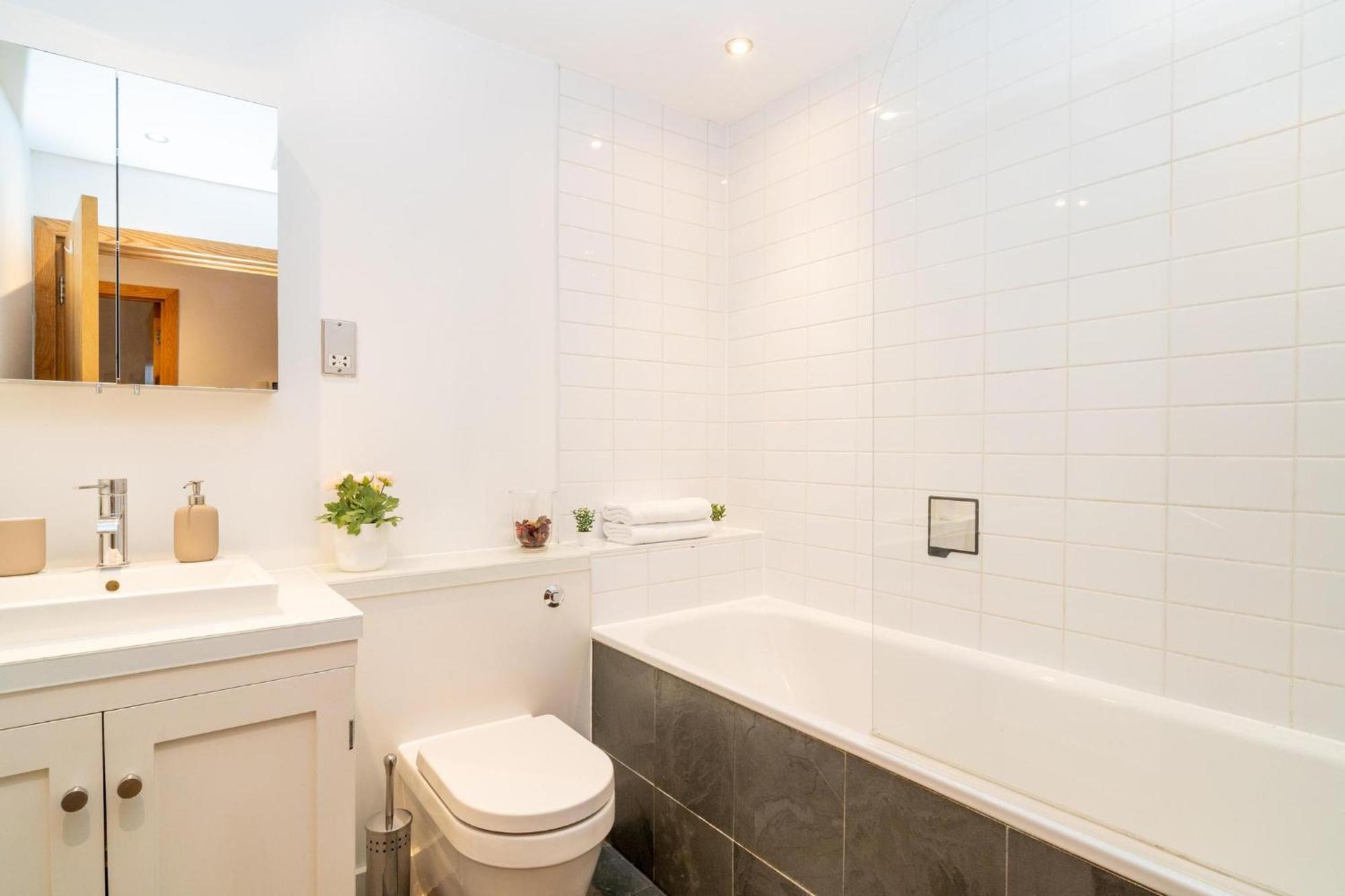 Apartament Cuthbert - Heart Of Covent Garden! Londra
