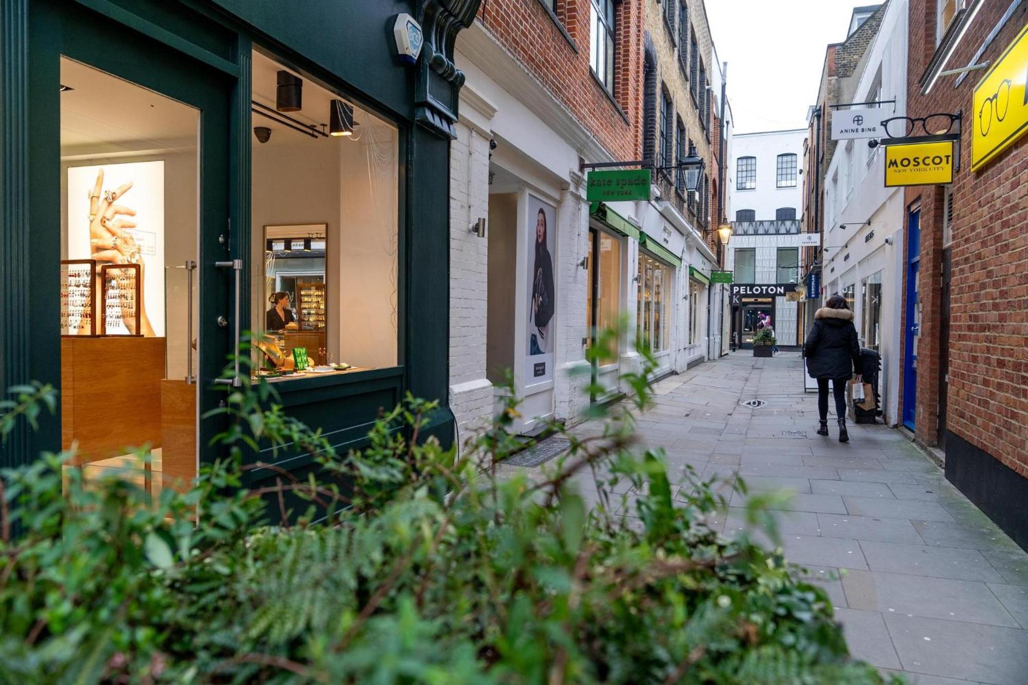 Cuthbert - Heart Of Covent Garden! * Londra